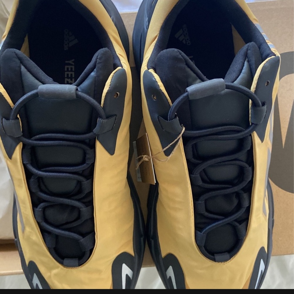 Yeezy Honeyflux 700